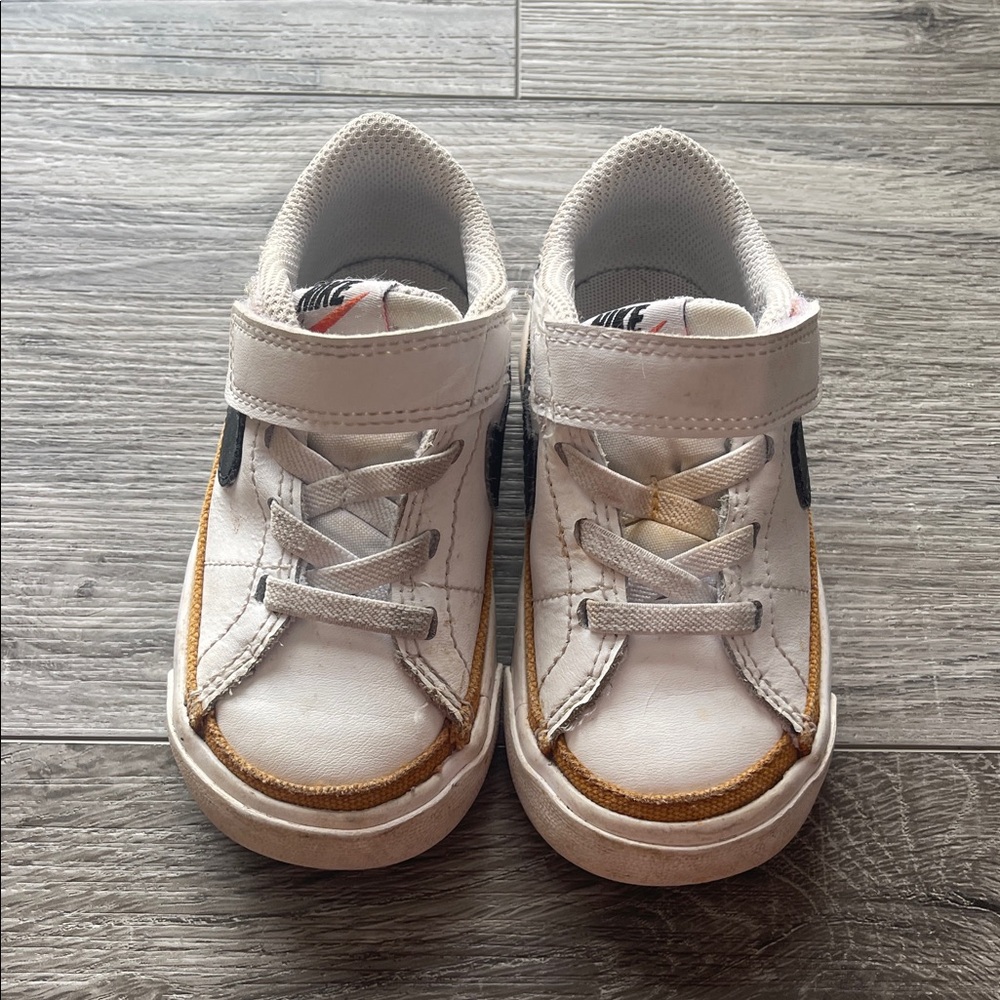 Nike Kids White and Tan Sneakers - Picture 2 of 10